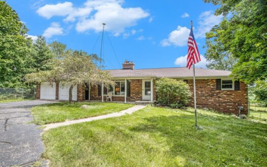 equestrian farm in Galesburg with brick walkout ranch
